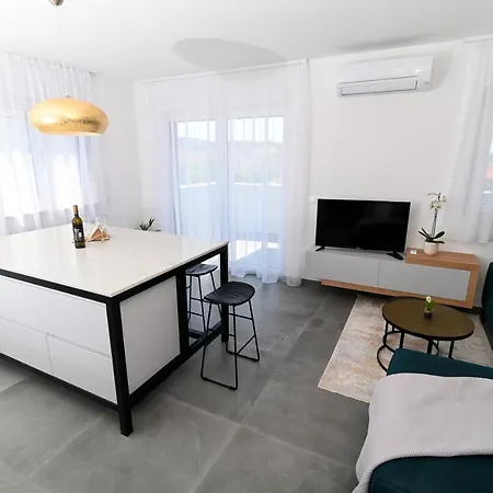 Laura, Free Parking, Balcony, 4 Ppl شقة تروغير