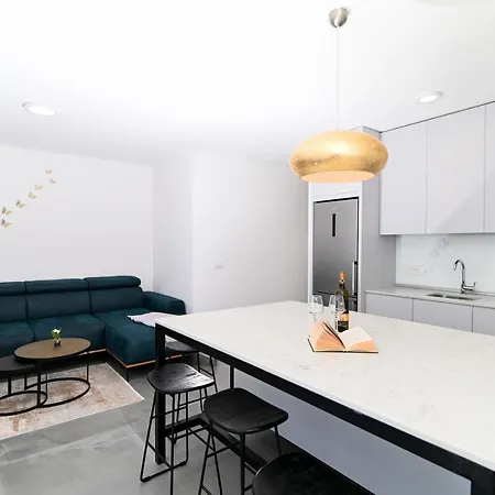 Laura, Free Parking, Balcony, 4 Ppl شقة *