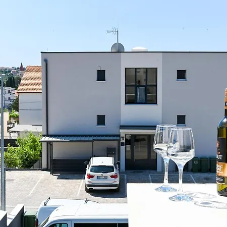 Laura, Free Parking, Balcony, 4 Ppl تروغير