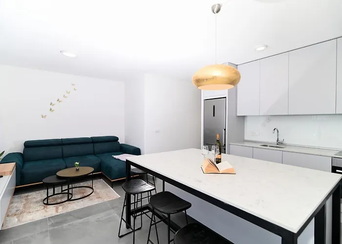 Laura, Free Parking, Balcony, 4 Ppl شقة *