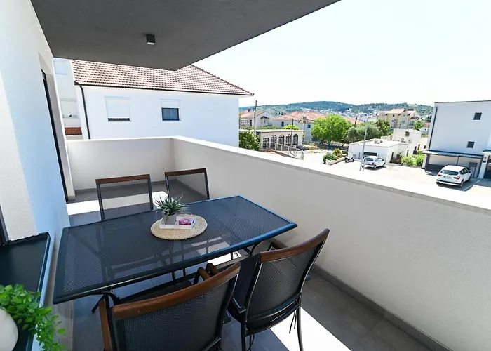 Laura, Free Parking, Balcony, 4 Ppl شقة