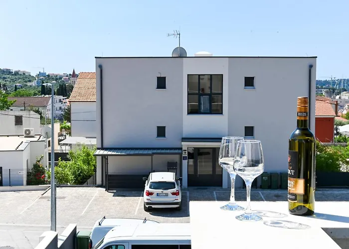 Laura, Free Parking, Balcony, 4 Ppl تروغير