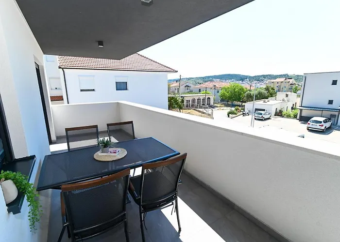 Laura, Free Parking, Balcony, 4 Ppl شقة تروغير