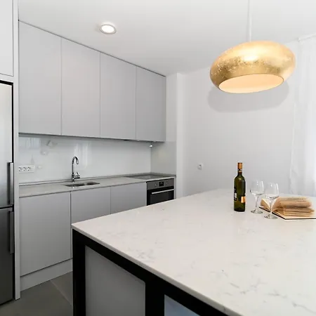 Laura, Free Parking, Balcony, 4 Ppl شقة