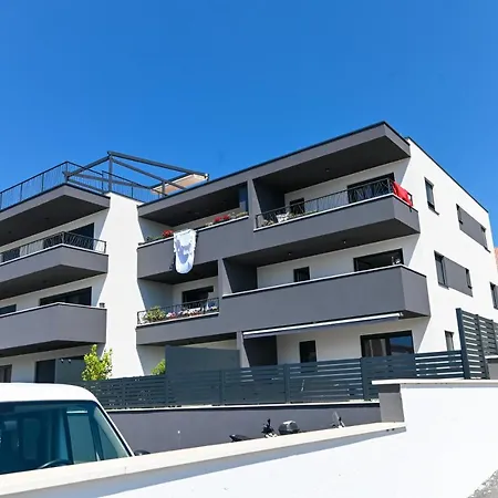 Apartman Laura, Free Parking, Balcony, 4 Ppl Trogir