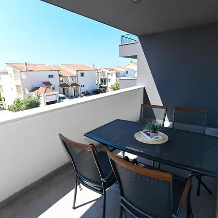 Laura, Free Parking, Balcony, 4 Ppl * تروغير